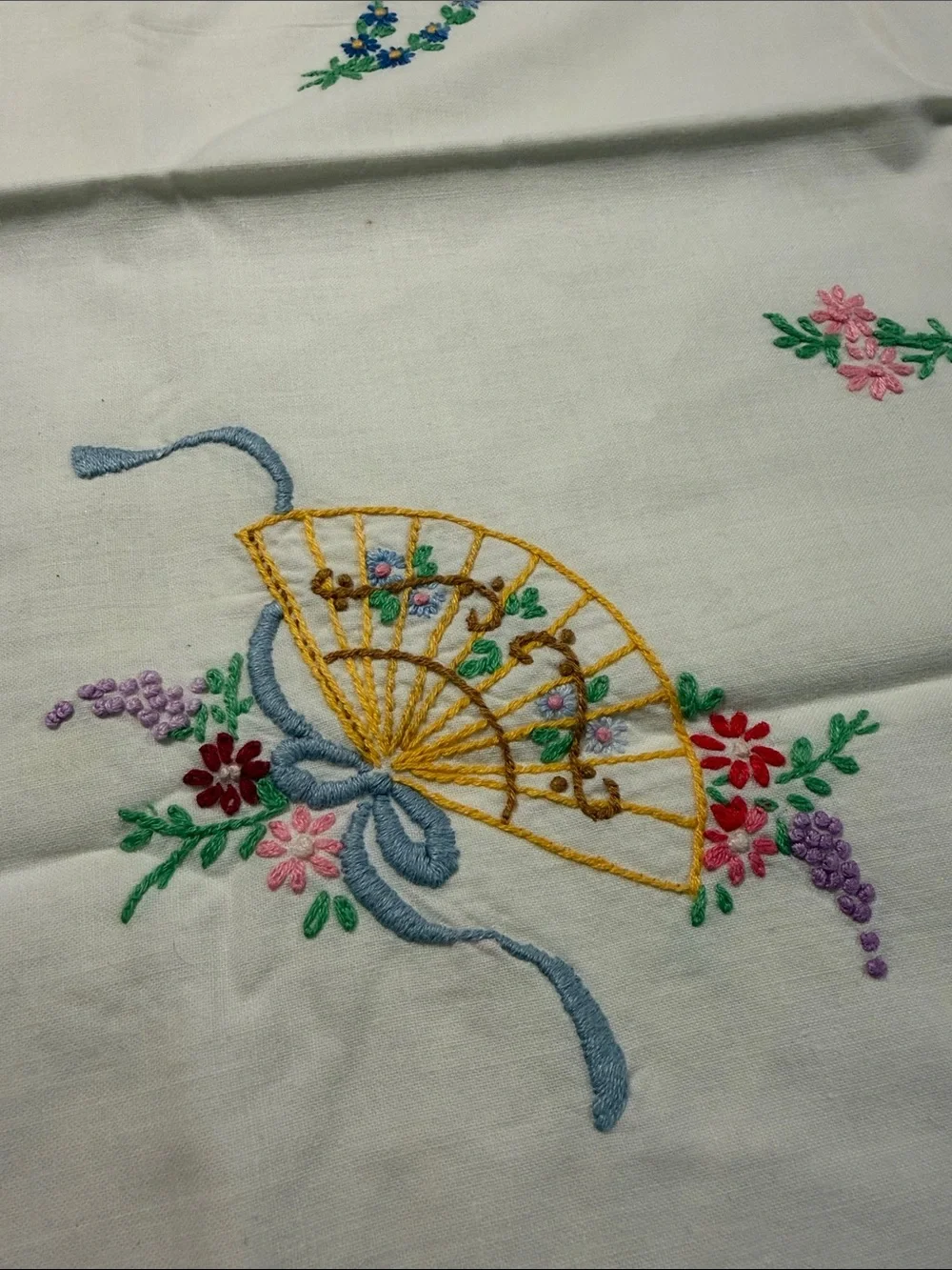 🌸 Vintage Hand Embroidered Pillowcases Pair Pink Crochet Trim Floral Fan